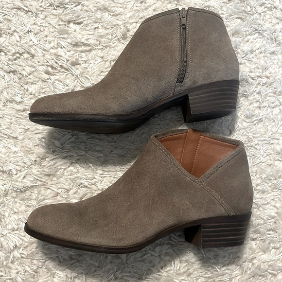 Lucky Brand Women’s Ankle Booties Size 11 Tan Suede Brekke Heel Asymmetrical - Picture 4 of 10
